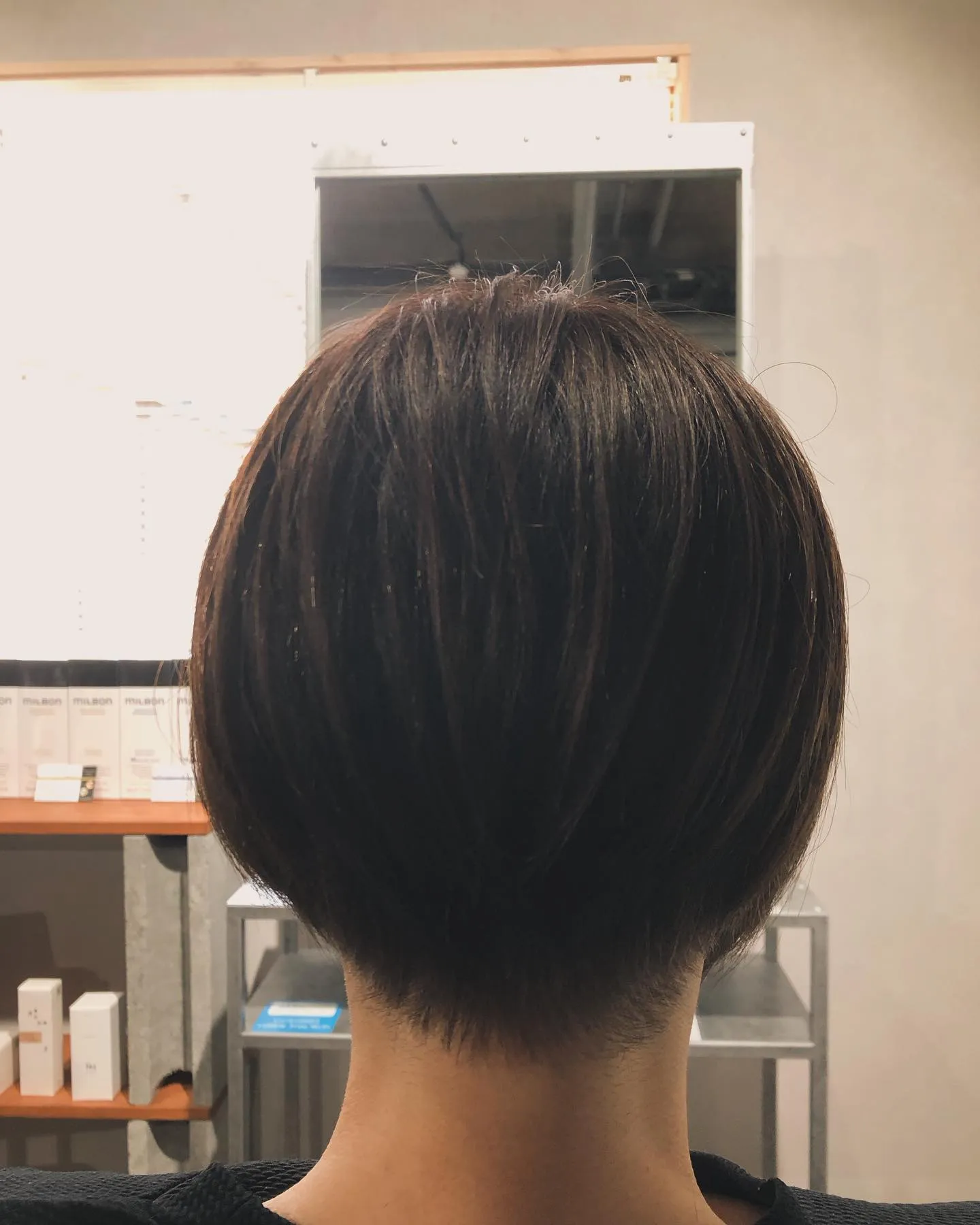 透明感のあるショートヘアで、新しい自分を発見しませんか？🌟当...