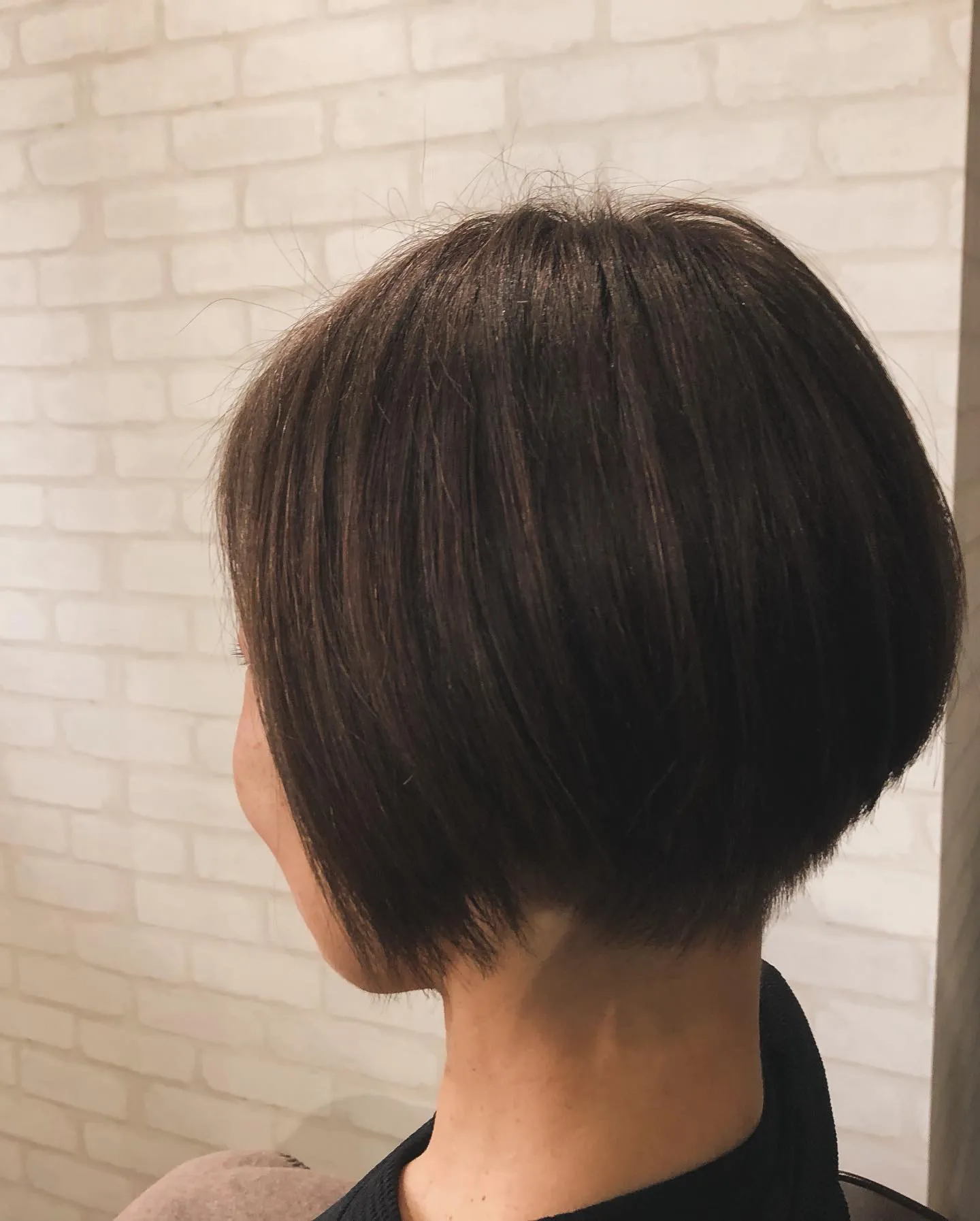 透明感のあるショートヘアで、新しい自分を発見しませんか？🌟当...